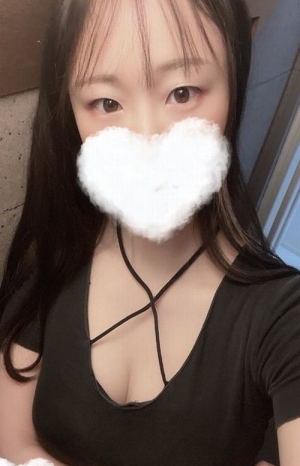 秋山　なぎさ